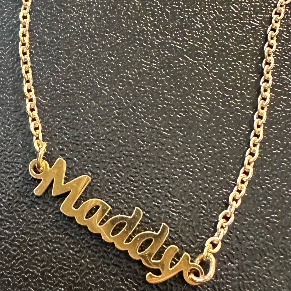 Gold Maddy necklace !